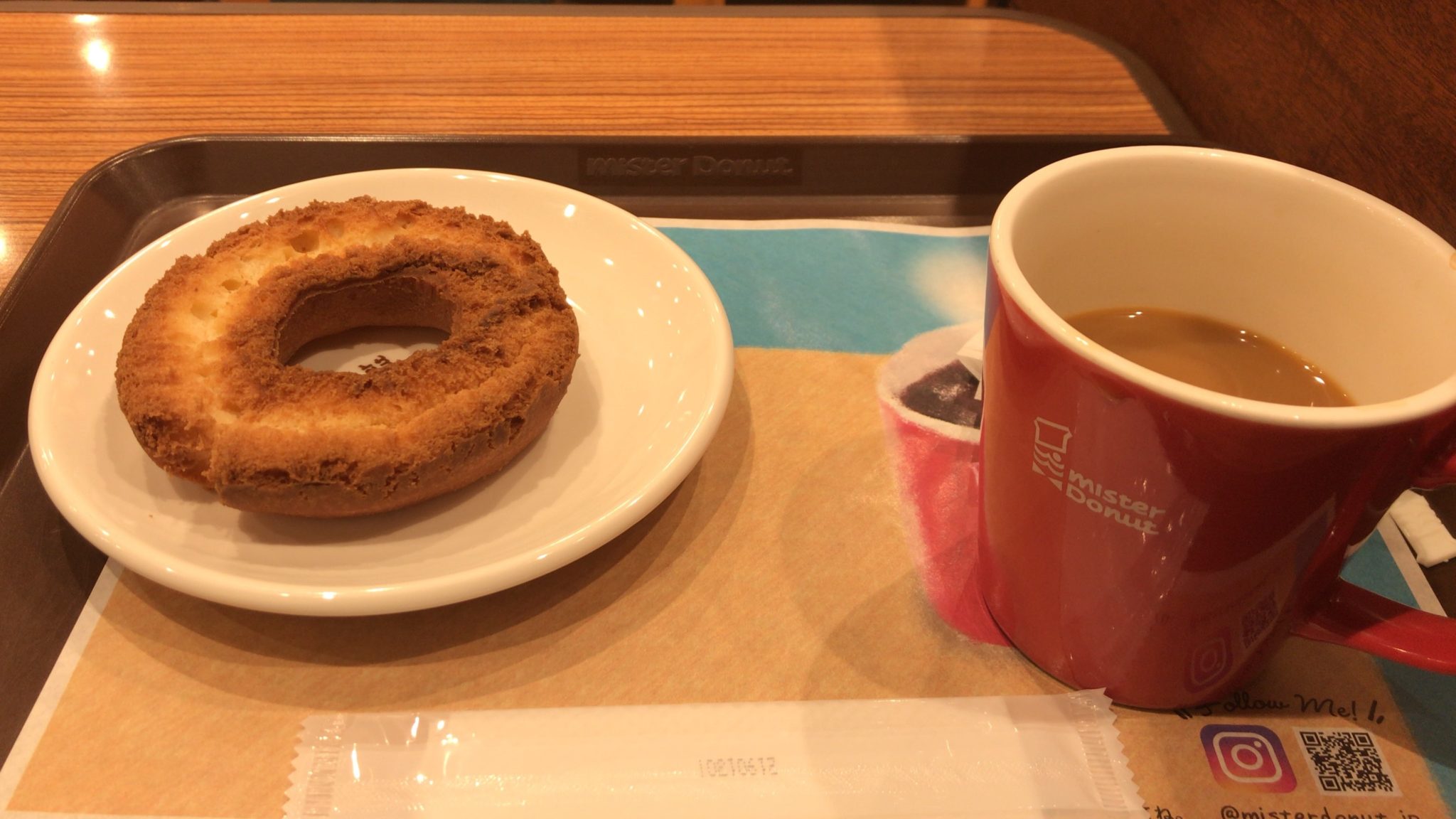 カフェとか喫茶店の窓際の席でぼーっとするのが好きだ カフェとか喫茶店の窓際の席でぼーっとするのが好きだ
