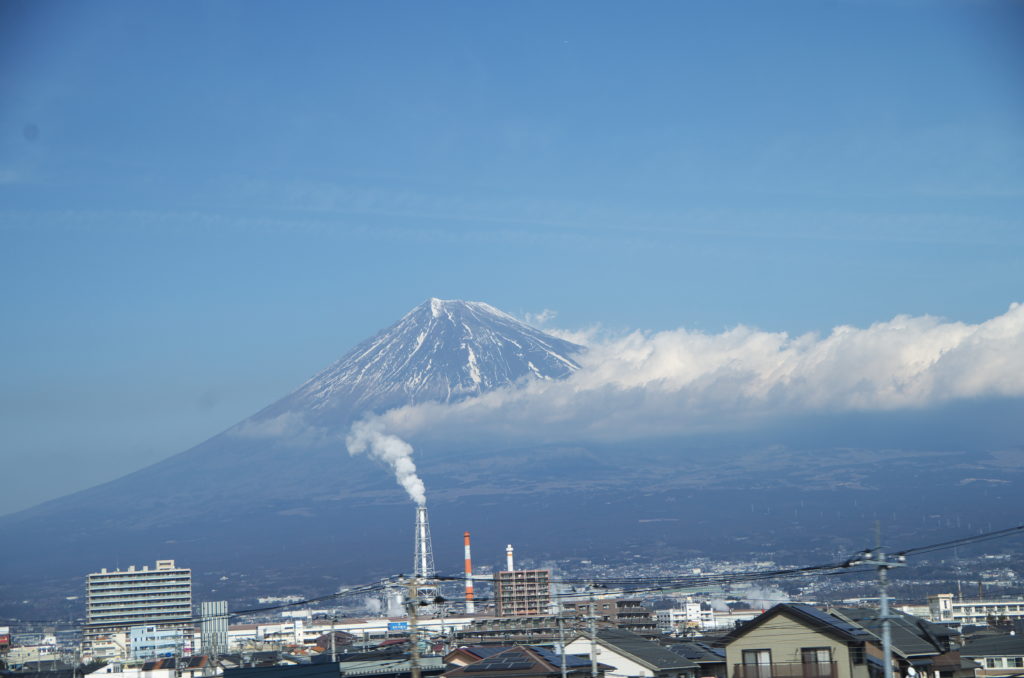 東海道新幹線から眺める富士山
